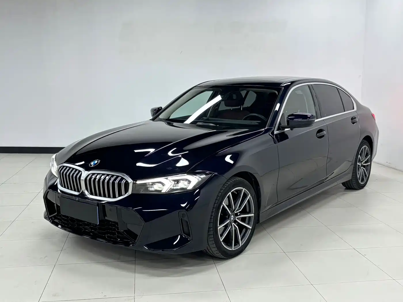 BMW 3 Series 2023 — фото 1