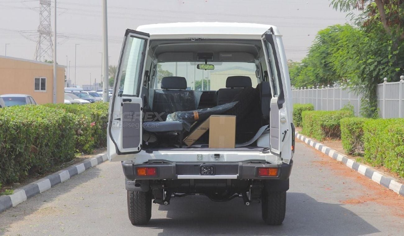 Toyota Land Cruiser 70 2.8 л 2026 г. Белый