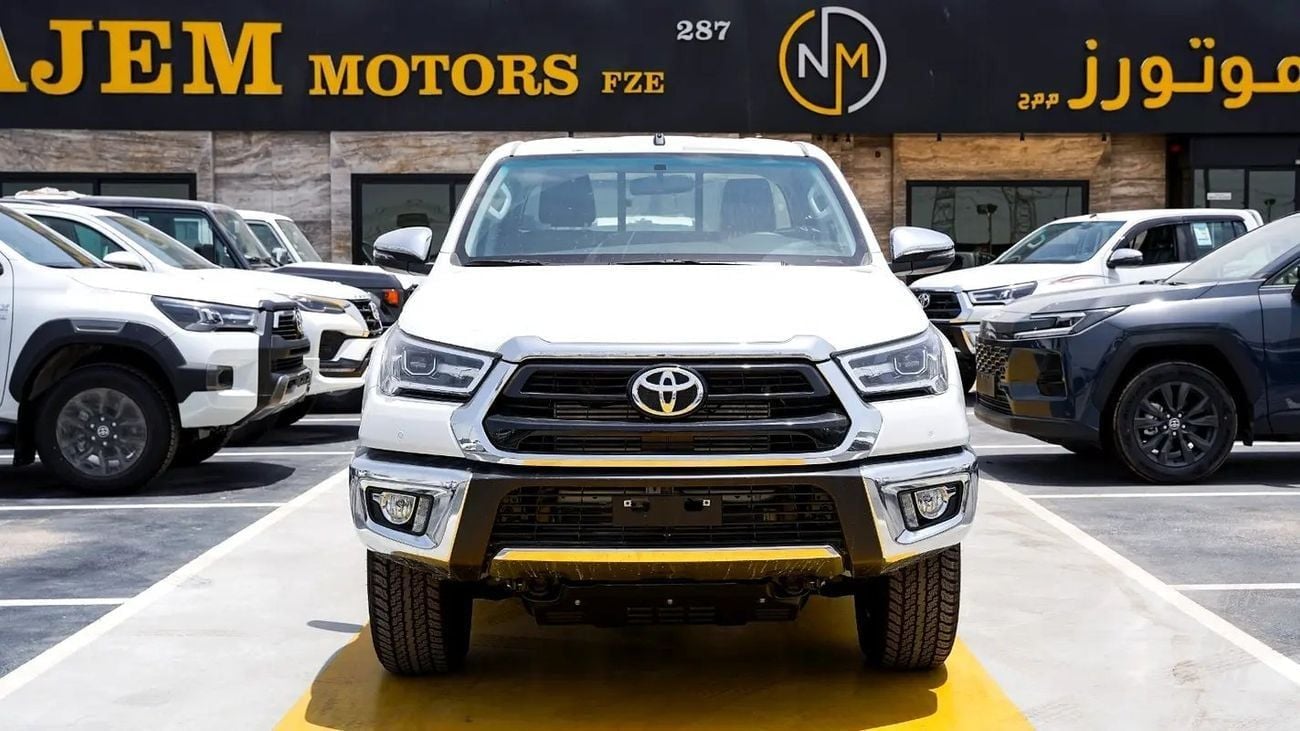 Toyota Hilux 2.5 л 2026 г. Белый