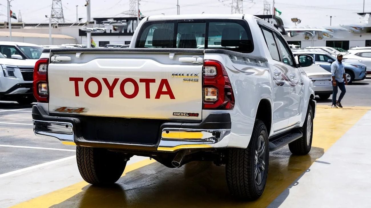 Toyota Hilux 2.5 л 2026 г. Белый