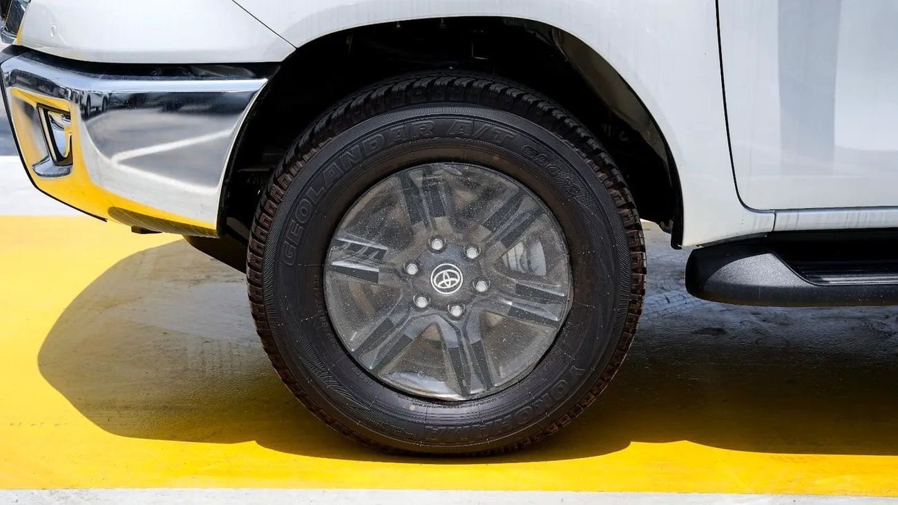 Toyota Hilux 2.5 л 2026 г. Белый