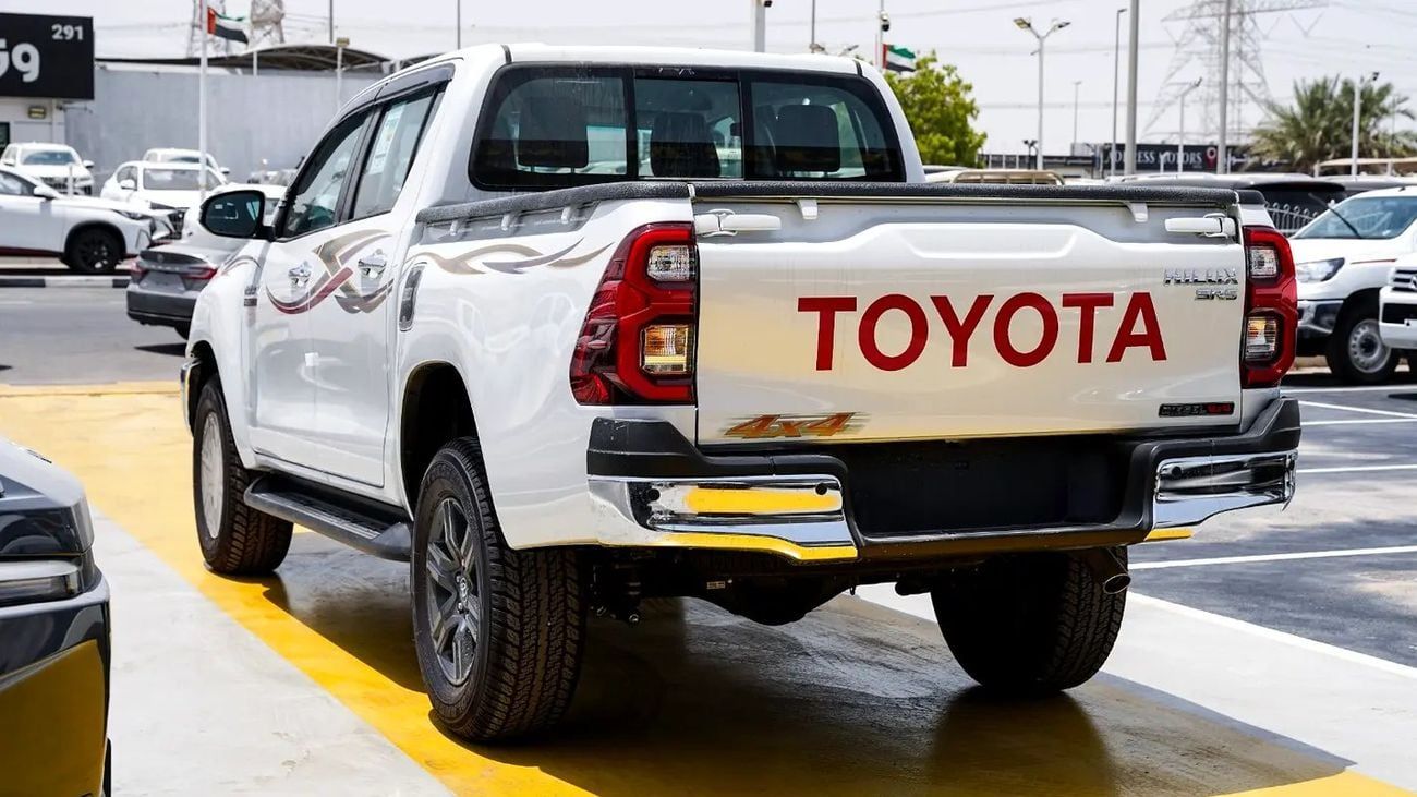 Toyota Hilux 2.5 л 2026 г. Белый