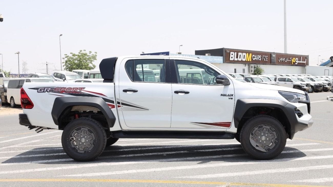 Toyota Hilux 4.0 л 2026 г. Белый, пробег 10 км
