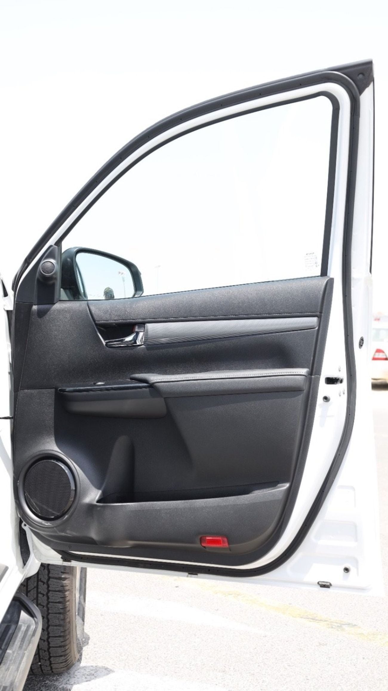 Toyota Hilux 4.0 л 2026 г. Белый, пробег 10 км