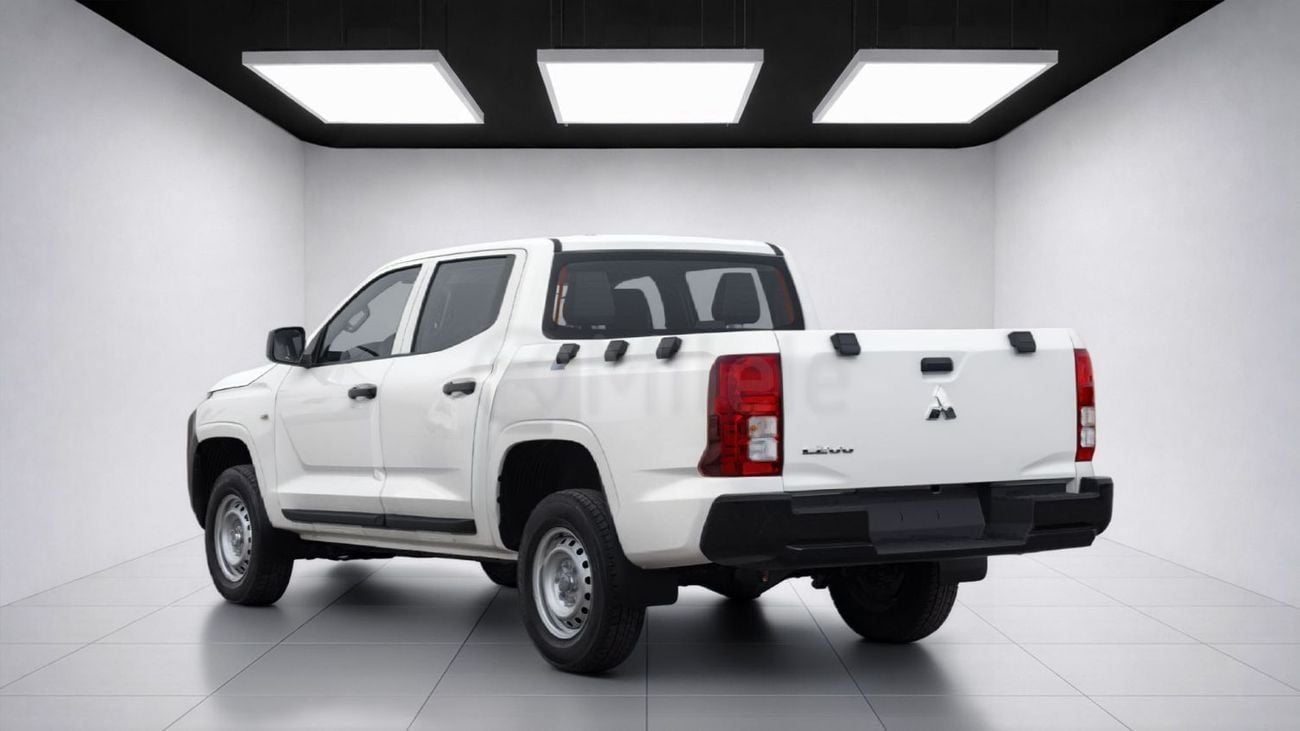 Mitsubishi L200 2.4 л 2027 г. Белый