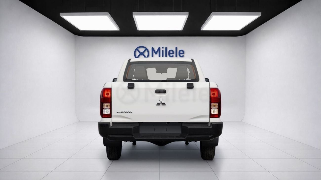 Mitsubishi L200 2.4 л 2027 г. Белый