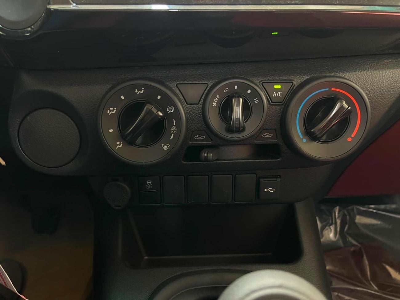 Toyota Hilux 2.0 л 2026 г. Белый