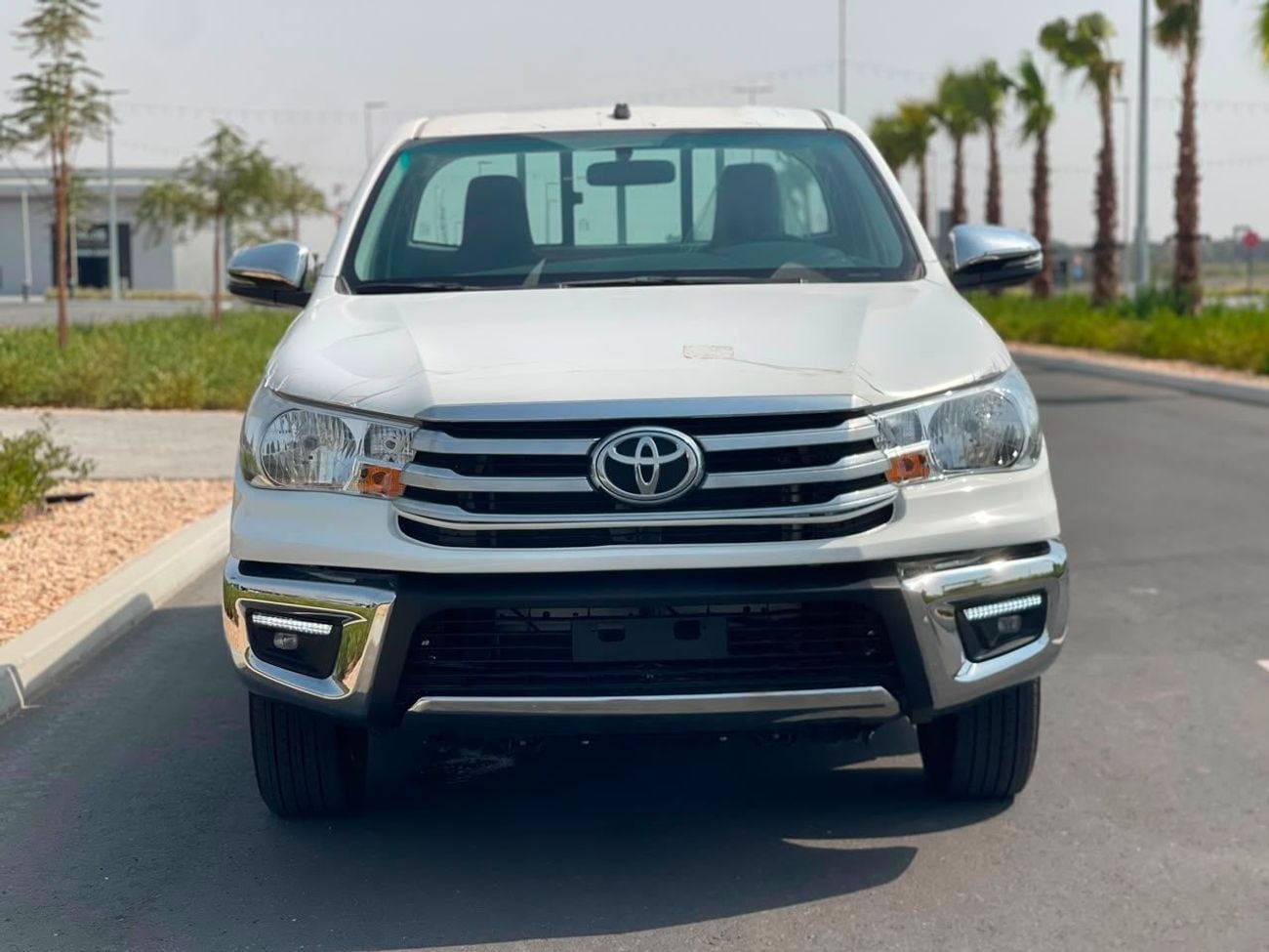 Toyota Hilux 2.0 л 2026 г. Белый