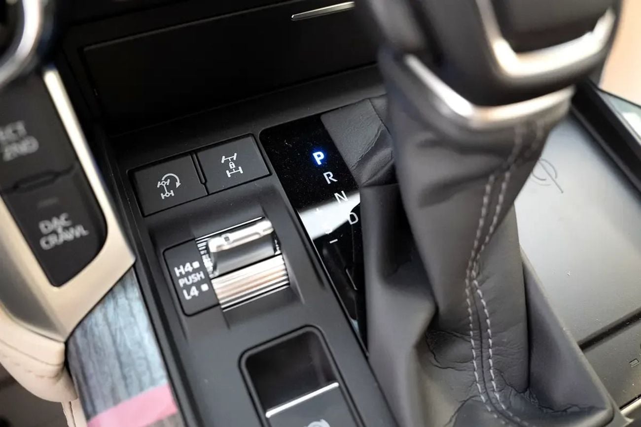 Toyota Land Cruiser 4.0 л 2026 г. Серебристый