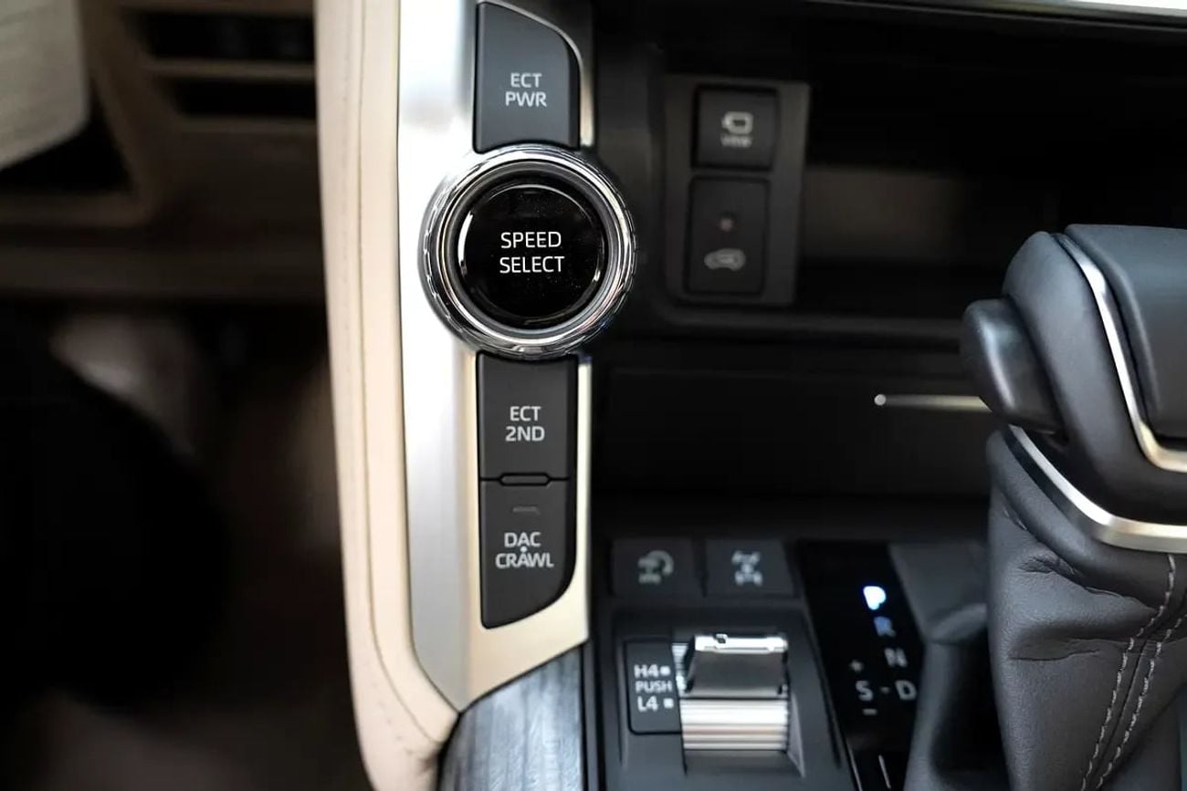 Toyota Land Cruiser 4.0 л 2026 г. Серебристый