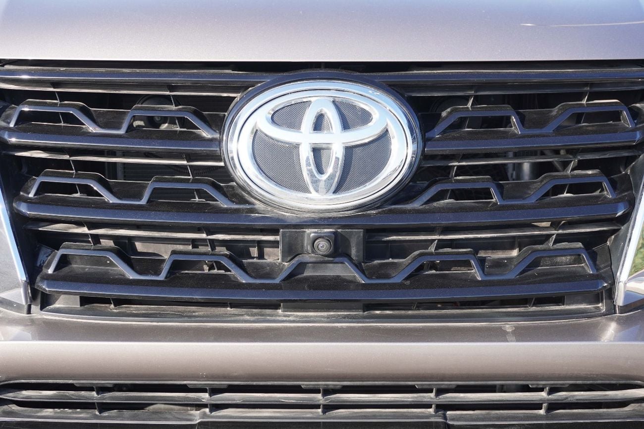 Toyota Fortuner 4.0 л 2026 г. Бронзовый