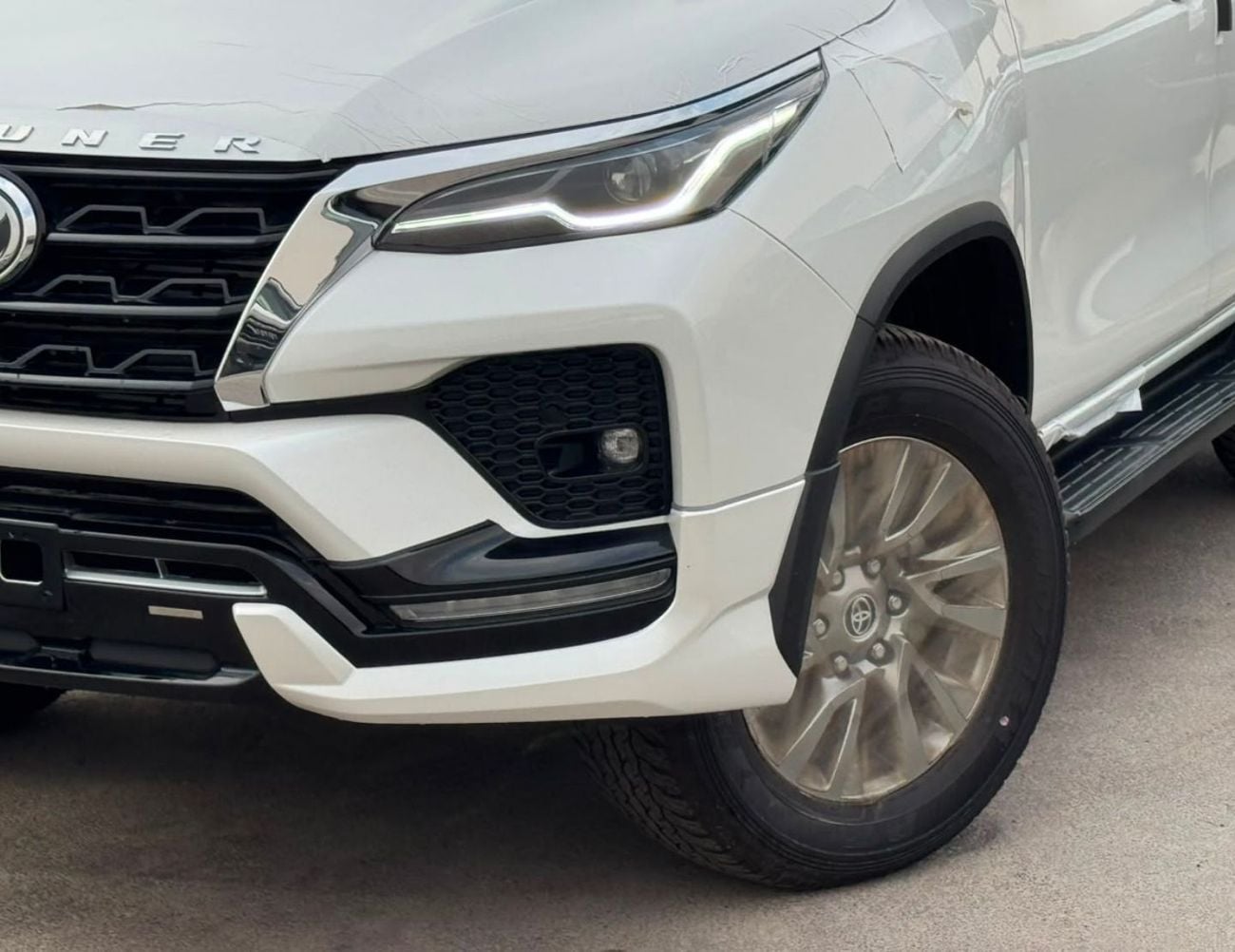 Toyota Fortuner 2.8 л 2026 г. Белый