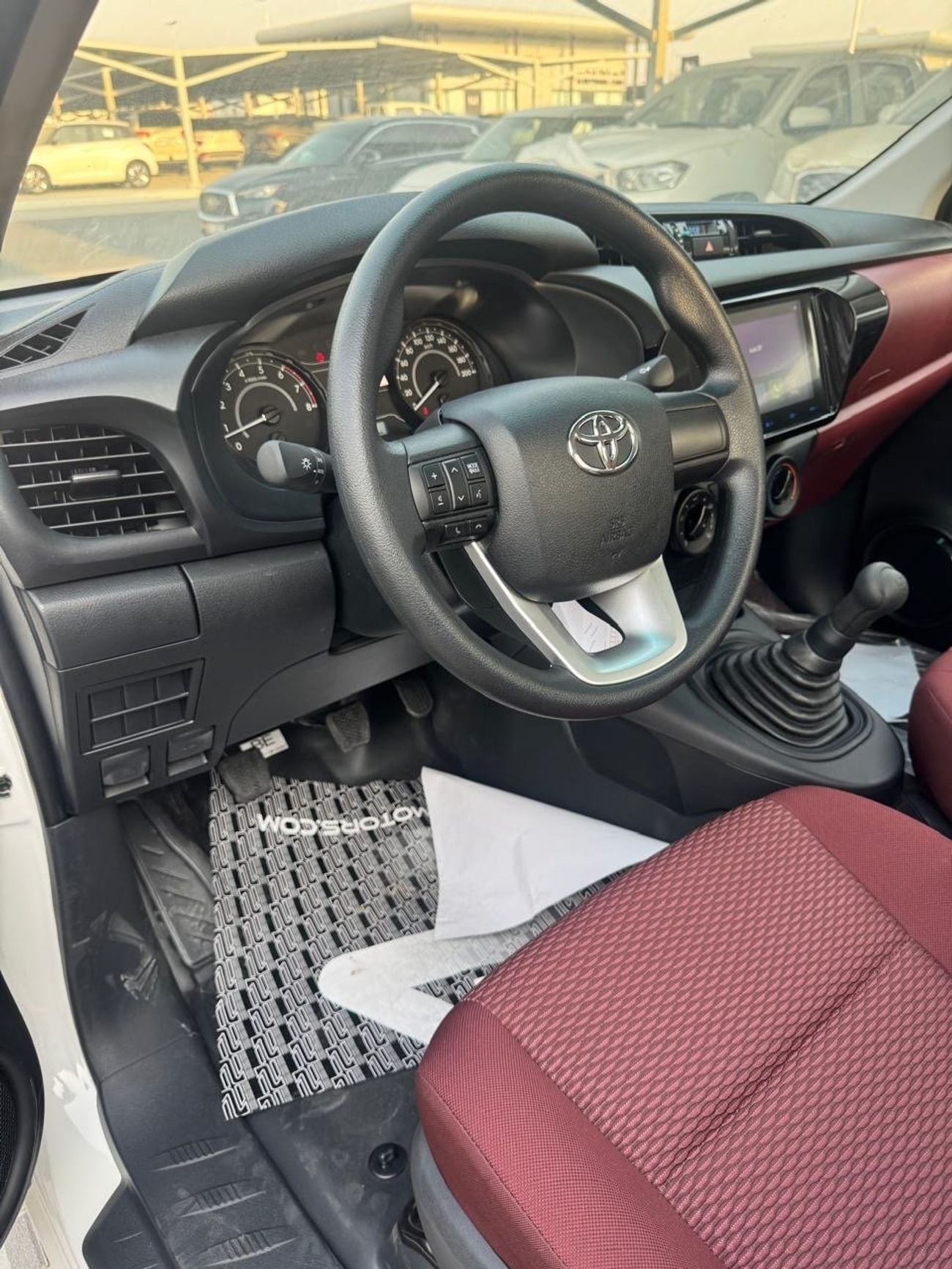 Toyota Hilux 2.0 л 2026 г. Белый