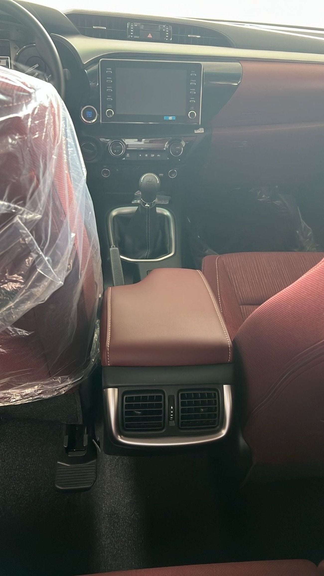 Toyota Hilux 2.7 л 2026 г. Белый