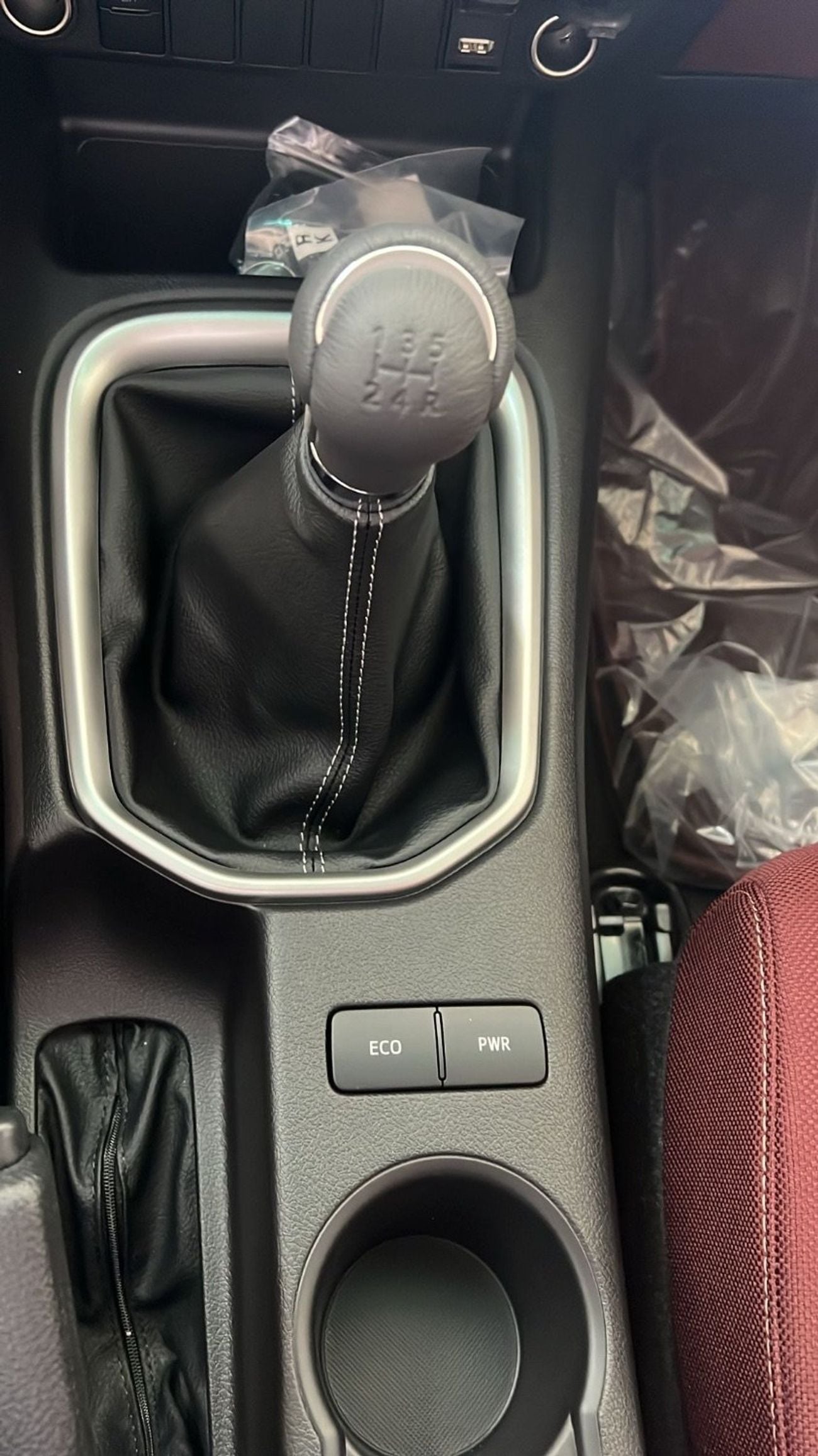 Toyota Hilux 2.7 л 2026 г. Белый