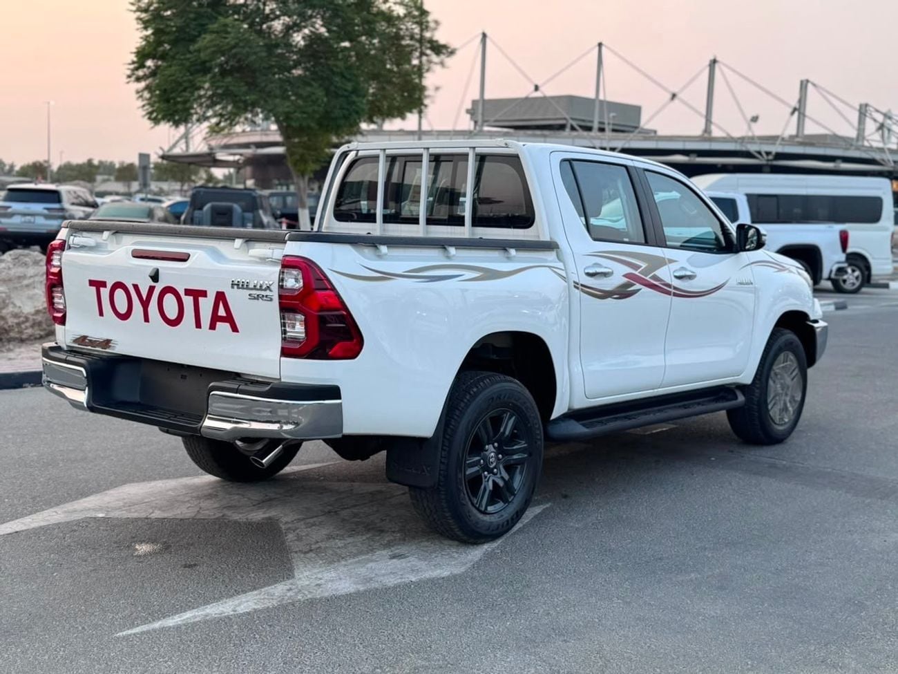 Toyota Hilux 2.7 л 2026 г. Белый