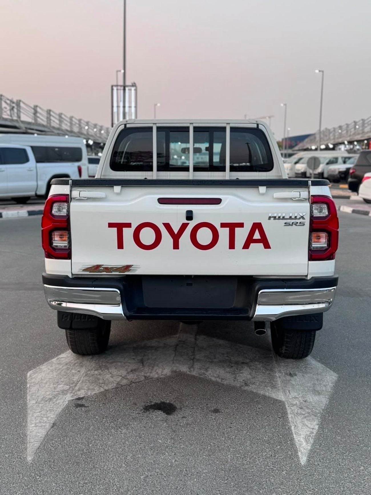 Toyota Hilux 2.7 л 2026 г. Белый