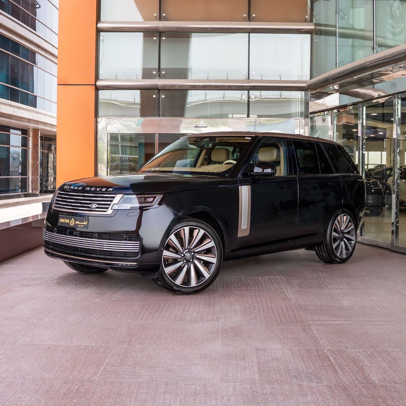Land Rover Range Rover 4.4 л 2026 г. Чёрный, пробег 50 км