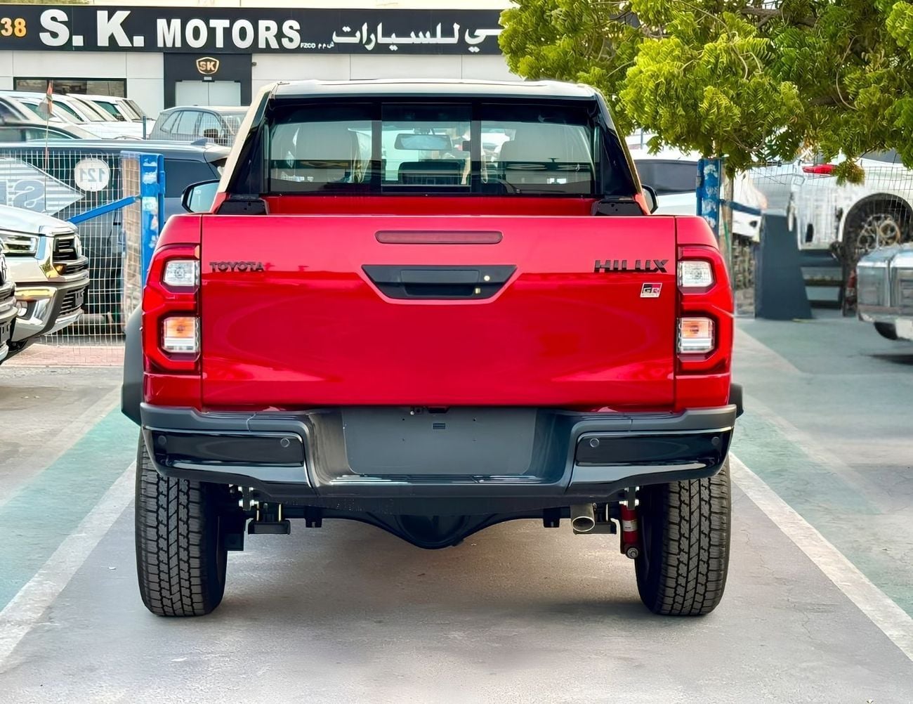 Toyota Hilux 2.8 л 2026 г. Красный