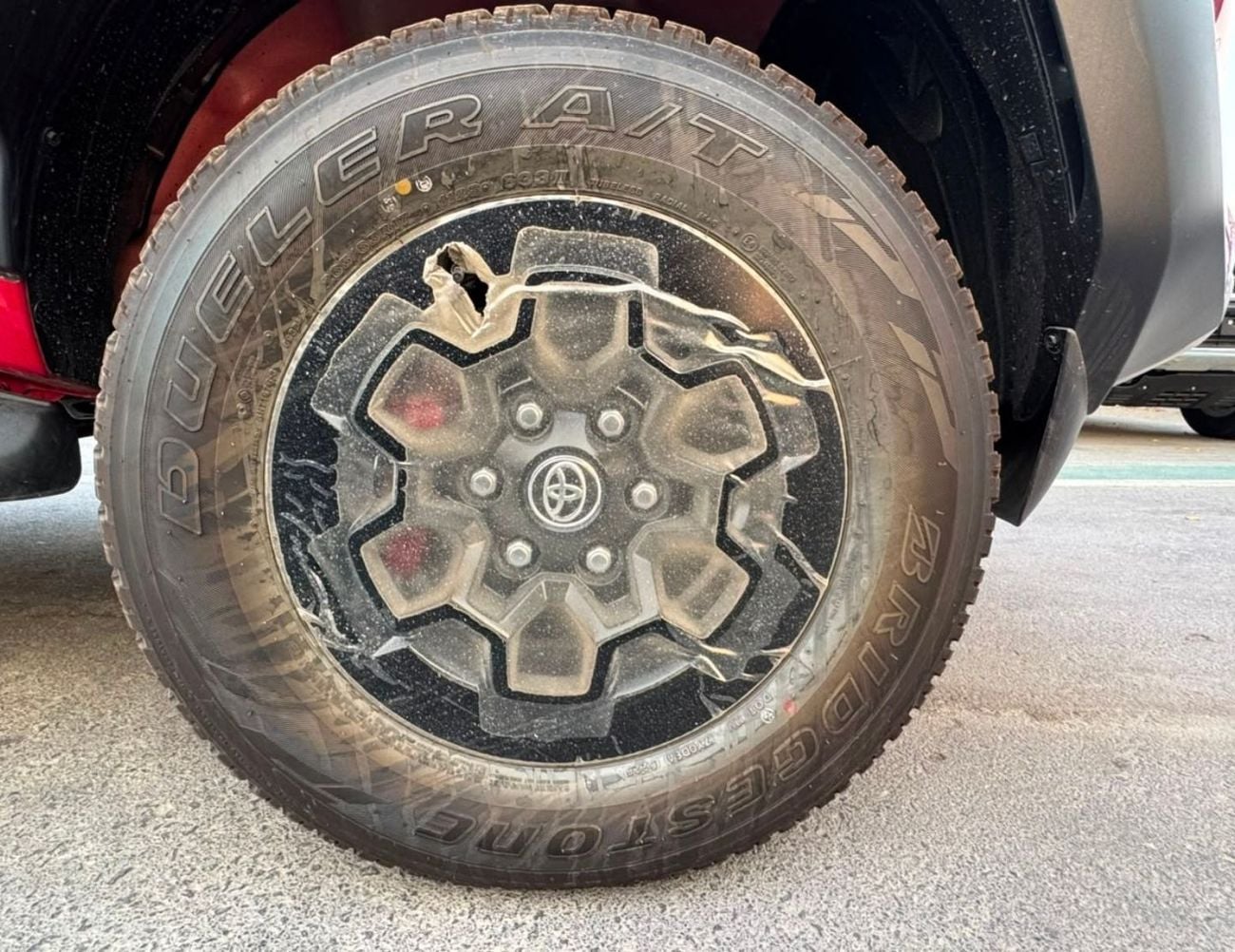 Toyota Hilux 2.8 л 2026 г. Красный