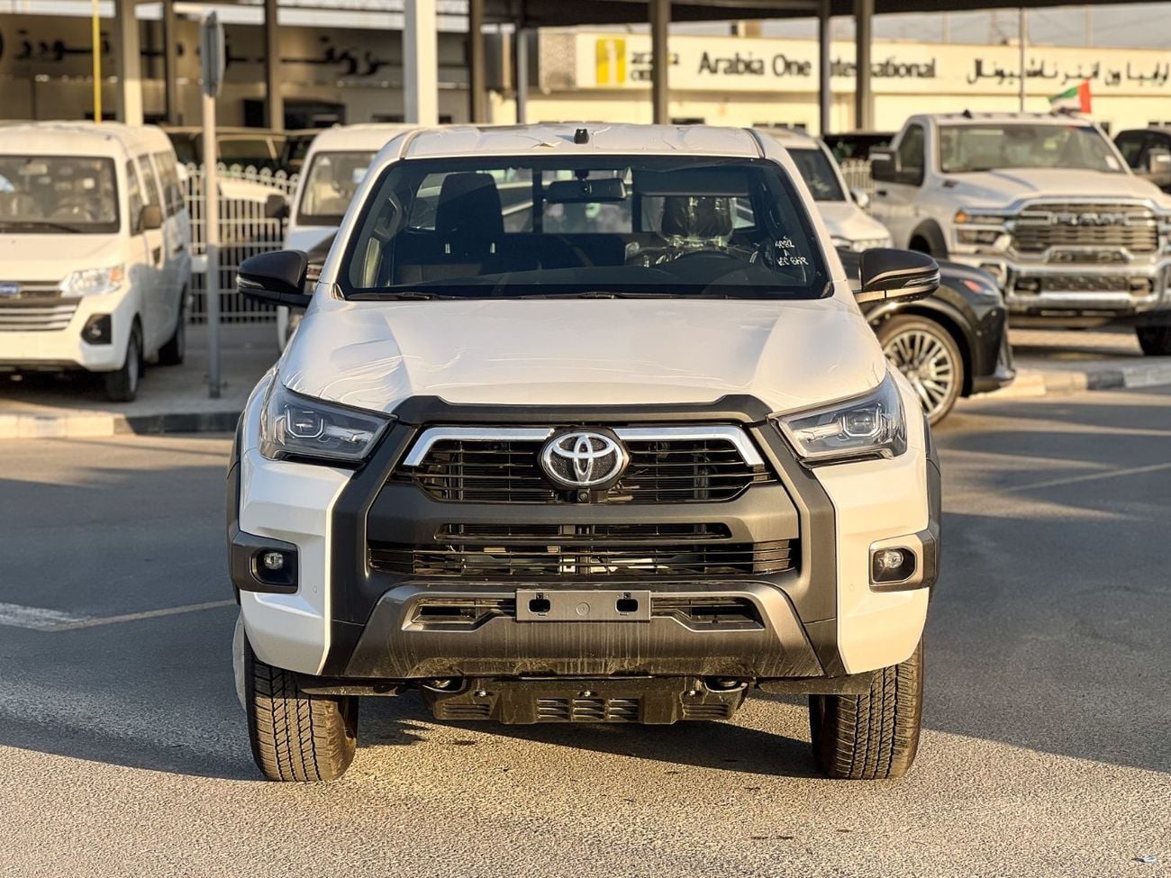 Toyota Hilux 2.8 л 2026 г. Белый