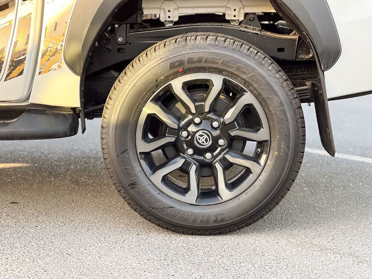 Toyota Hilux 2.8 л 2026 г. Белый