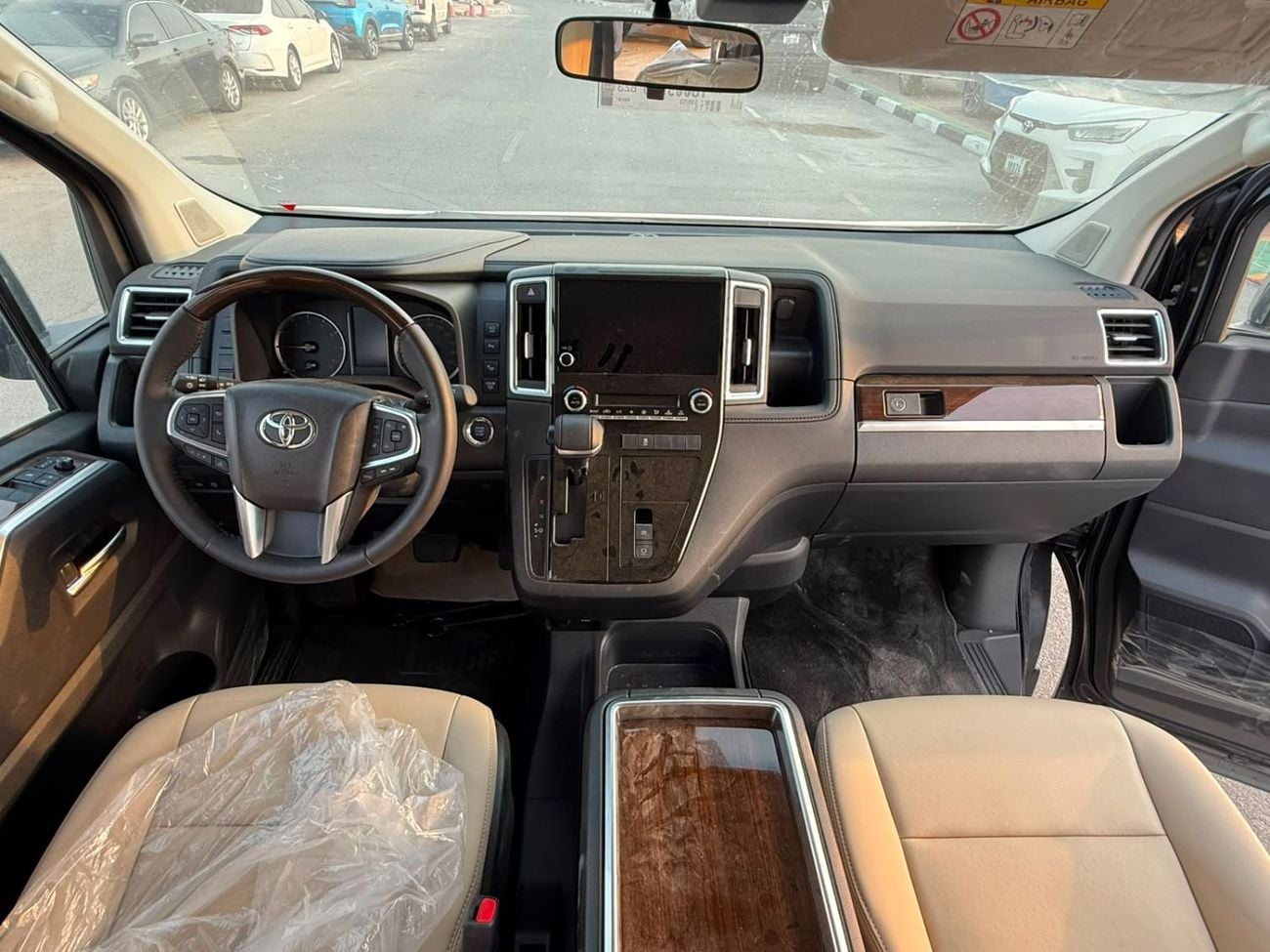 Toyota Granvia 3.5 л 2026 г. Чёрный