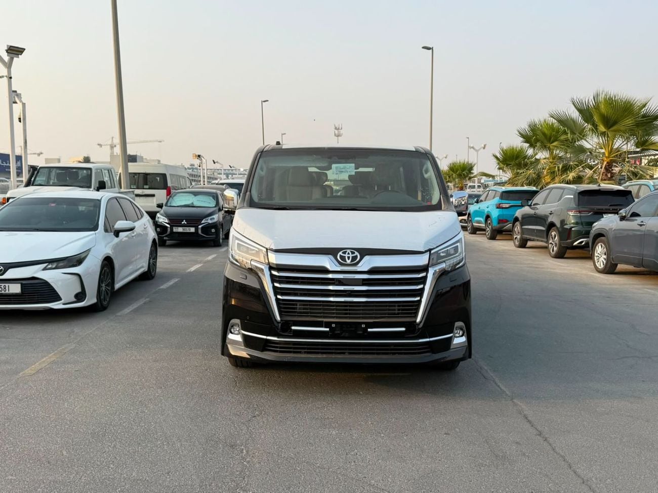 Toyota Granvia 3.5 л 2026 г. Чёрный