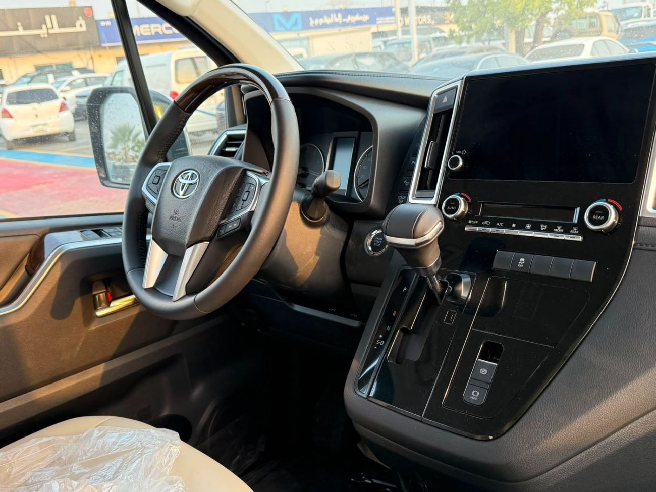 Toyota Granvia 3.5 л 2026 г. Чёрный