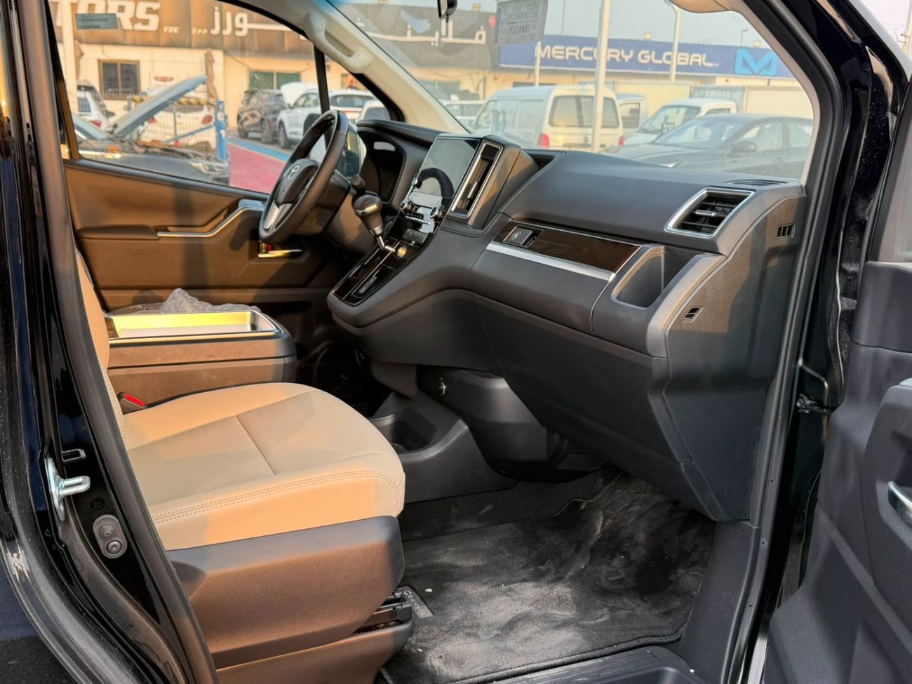 Toyota Granvia 3.5 л 2026 г. Чёрный
