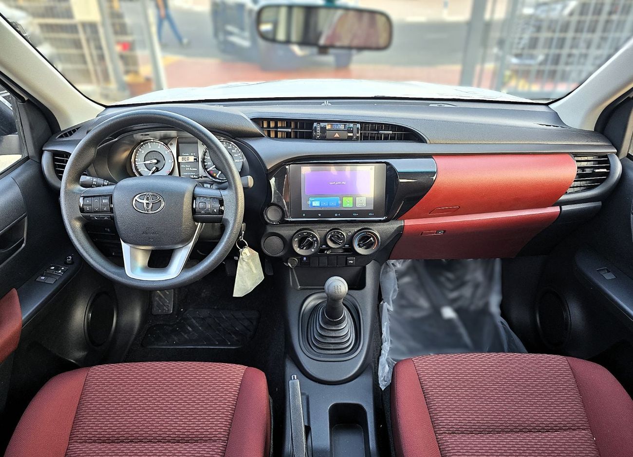Toyota Hilux 2.4 л 2026 г. Белый