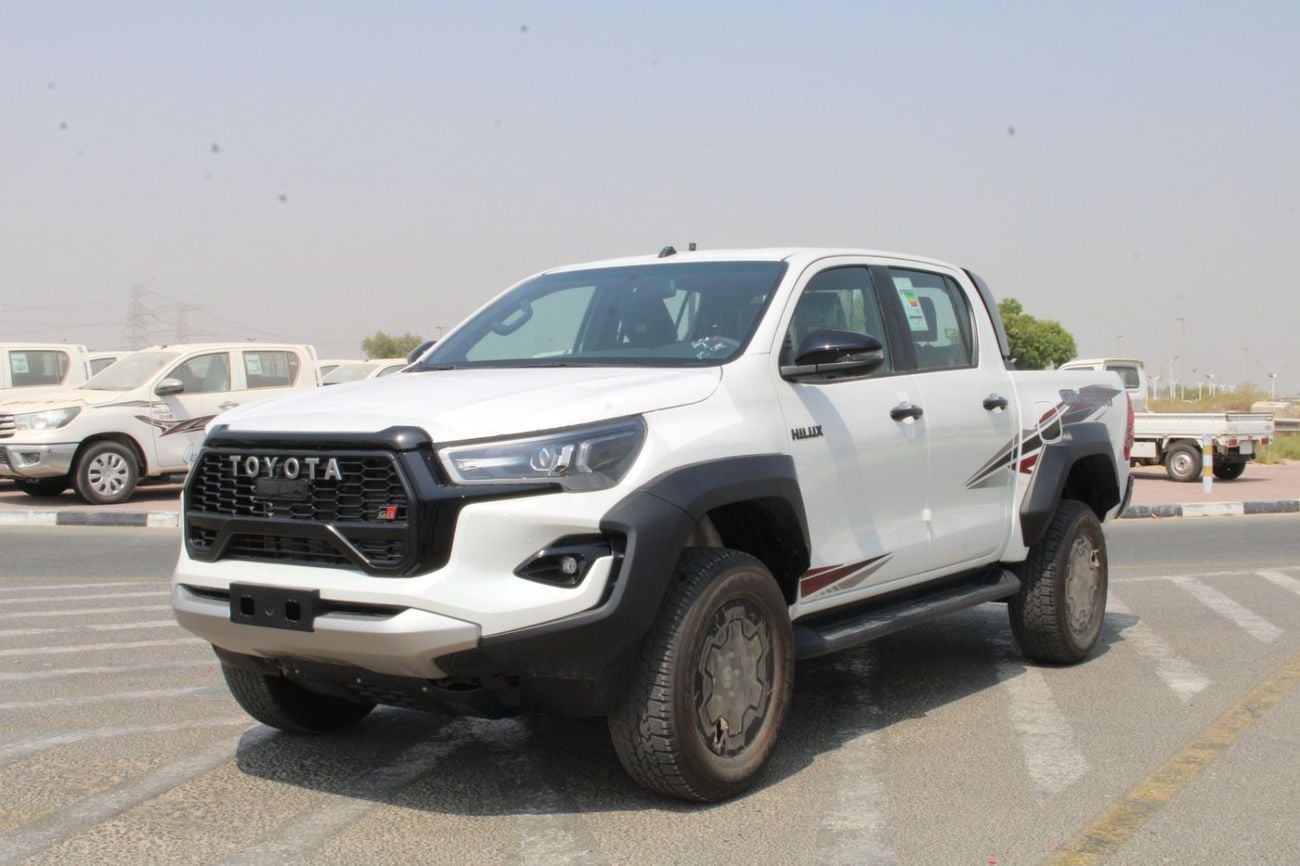 Toyota Hilux 2.8 л 2026 г. Белый