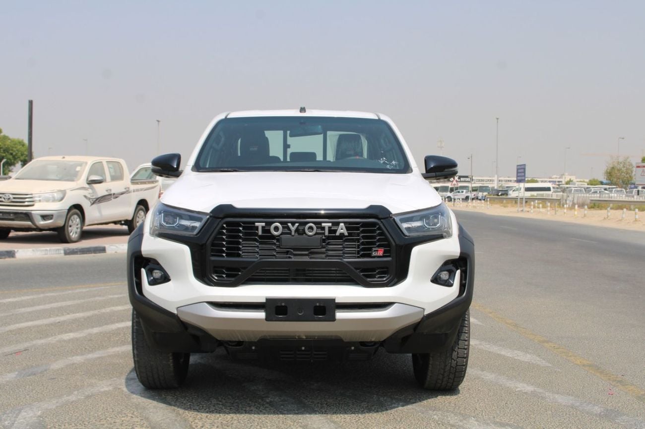 Toyota Hilux 2.8 л 2026 г. Белый