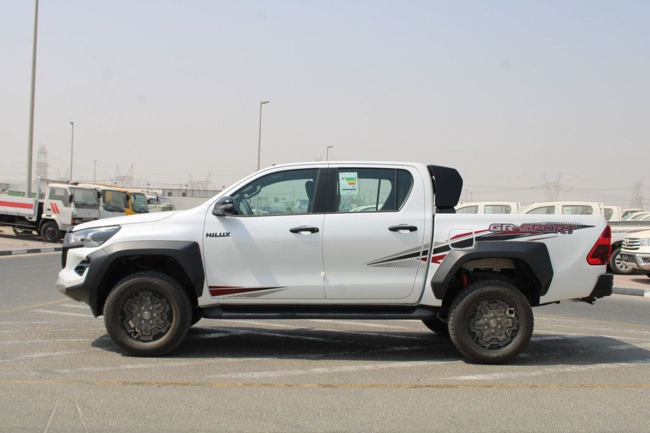 Toyota Hilux 2.8 л 2026 г. Белый