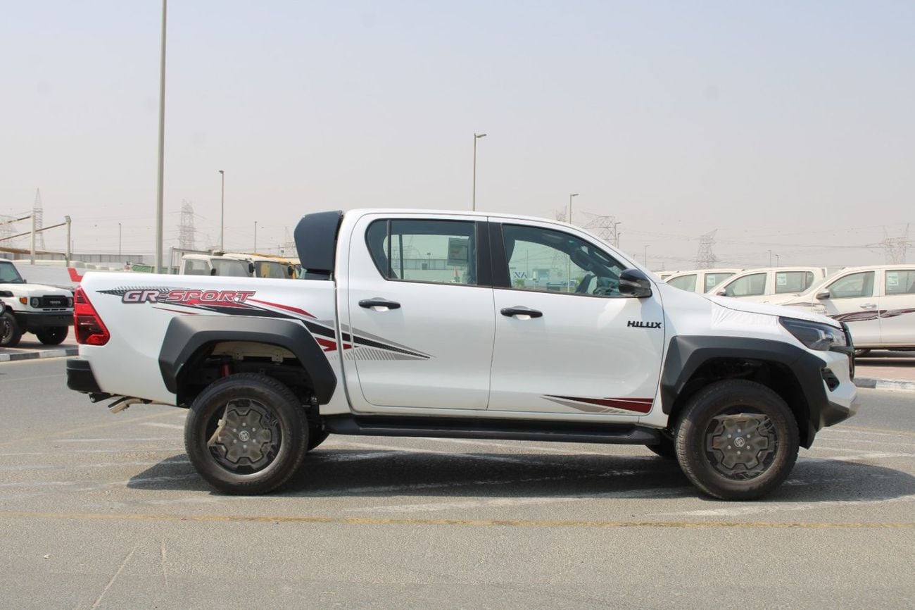 Toyota Hilux 2.8 л 2026 г. Белый