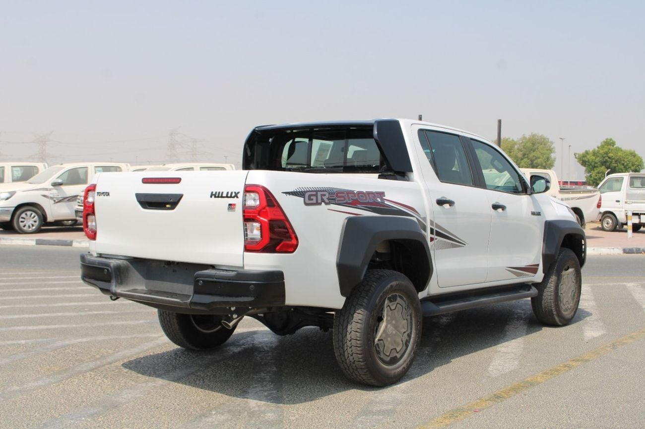Toyota Hilux 2.8 л 2026 г. Белый