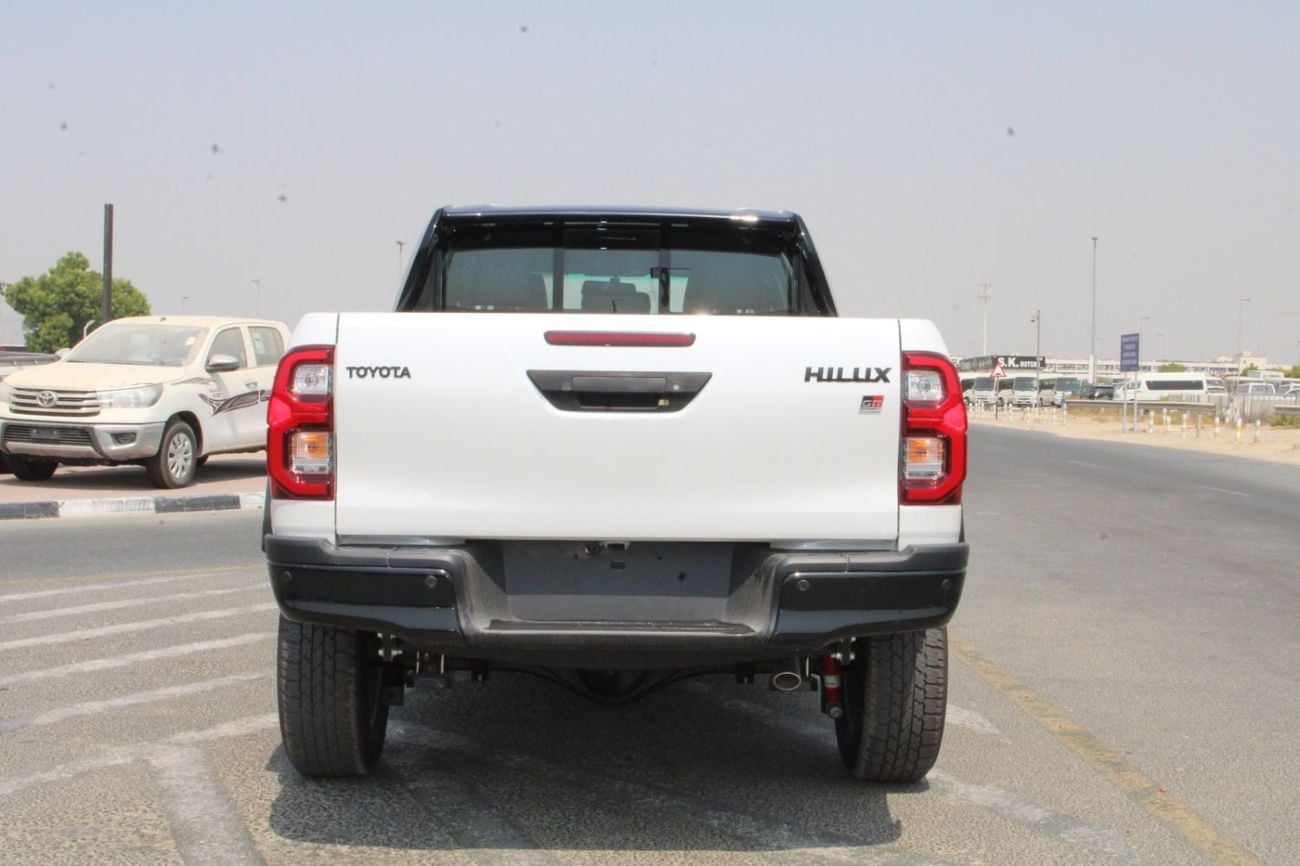 Toyota Hilux 2.8 л 2026 г. Белый