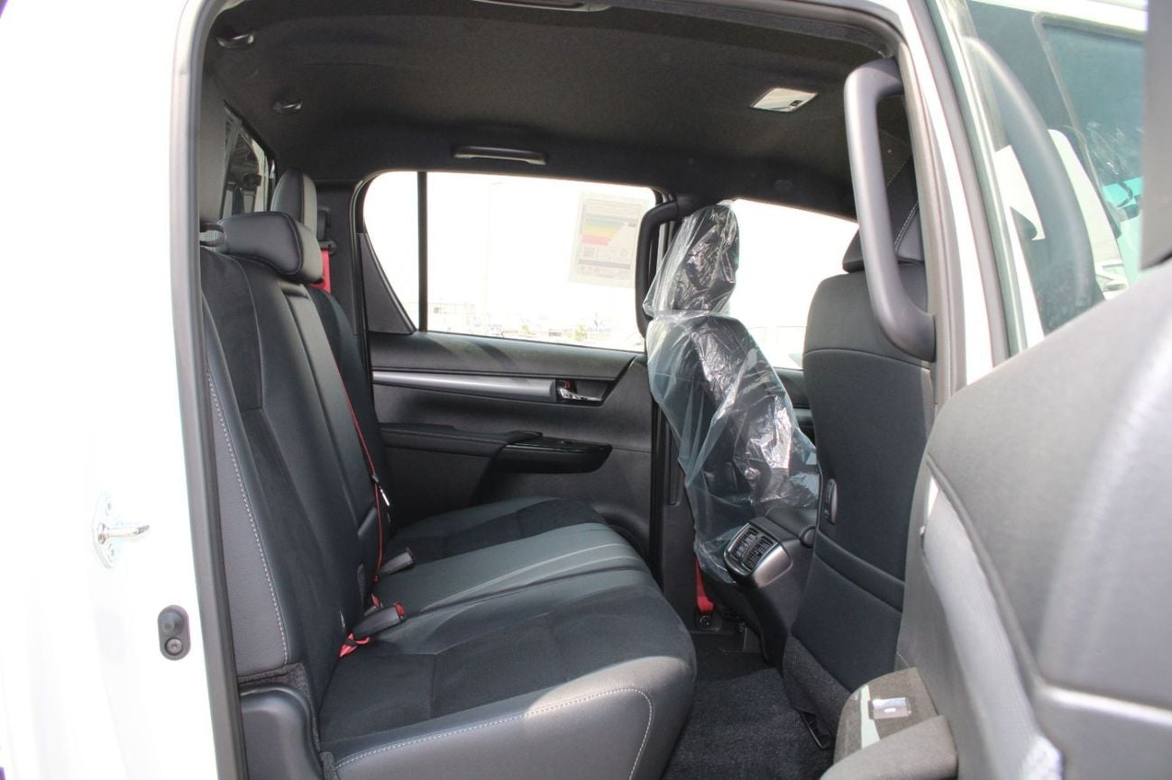 Toyota Hilux 2.8 л 2026 г. Белый