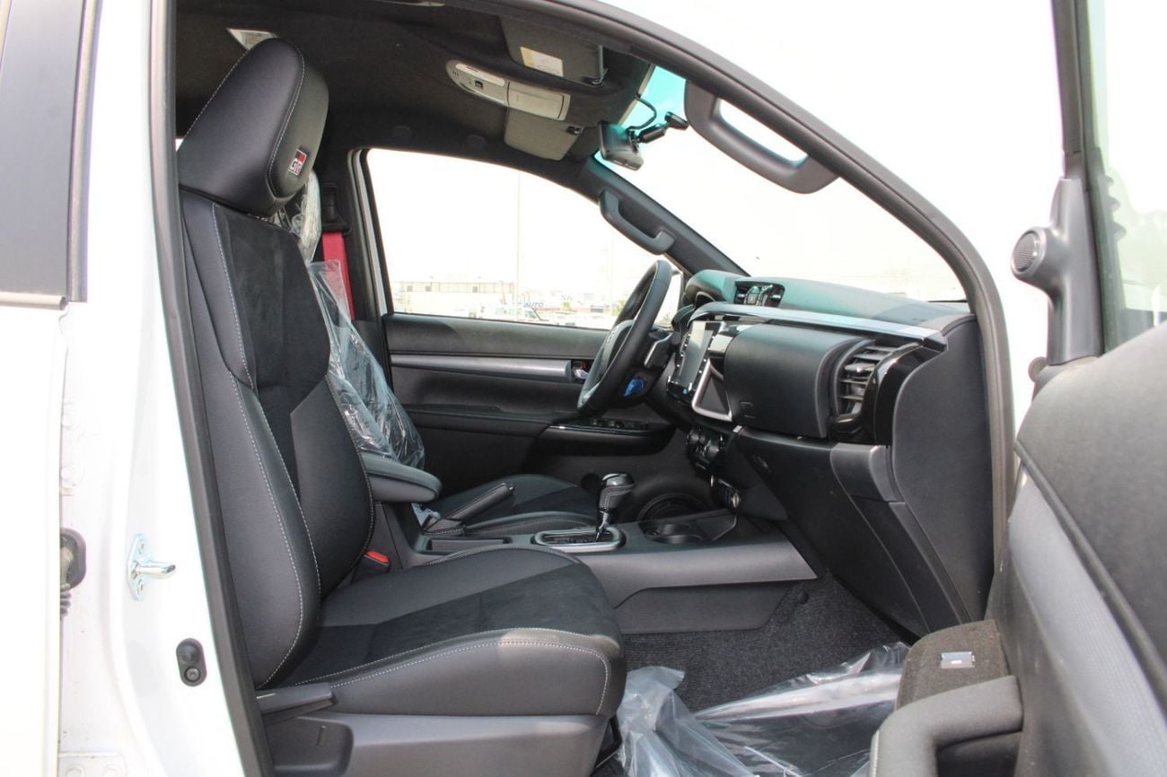 Toyota Hilux 2.8 л 2026 г. Белый