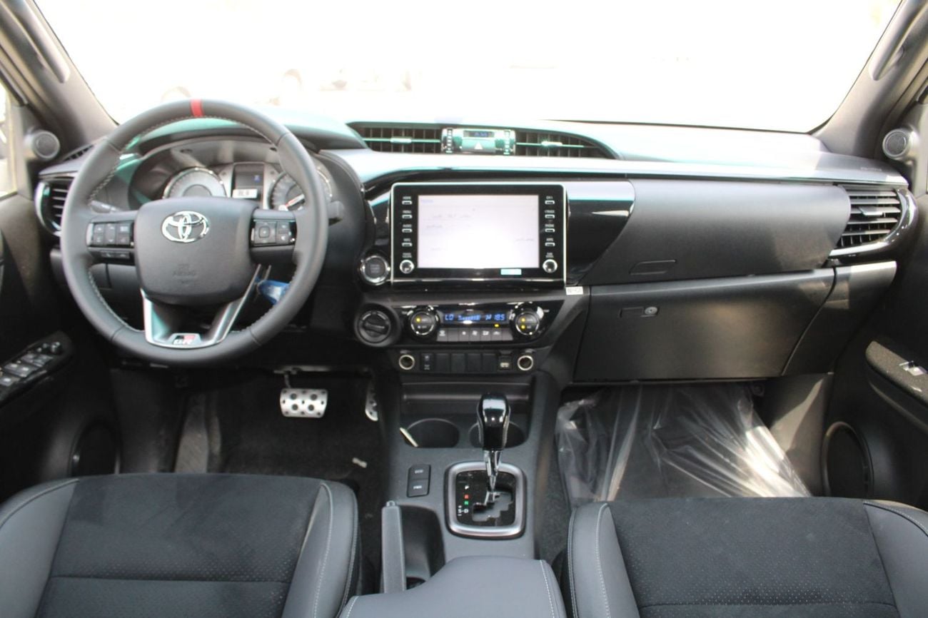 Toyota Hilux 2.8 л 2026 г. Белый