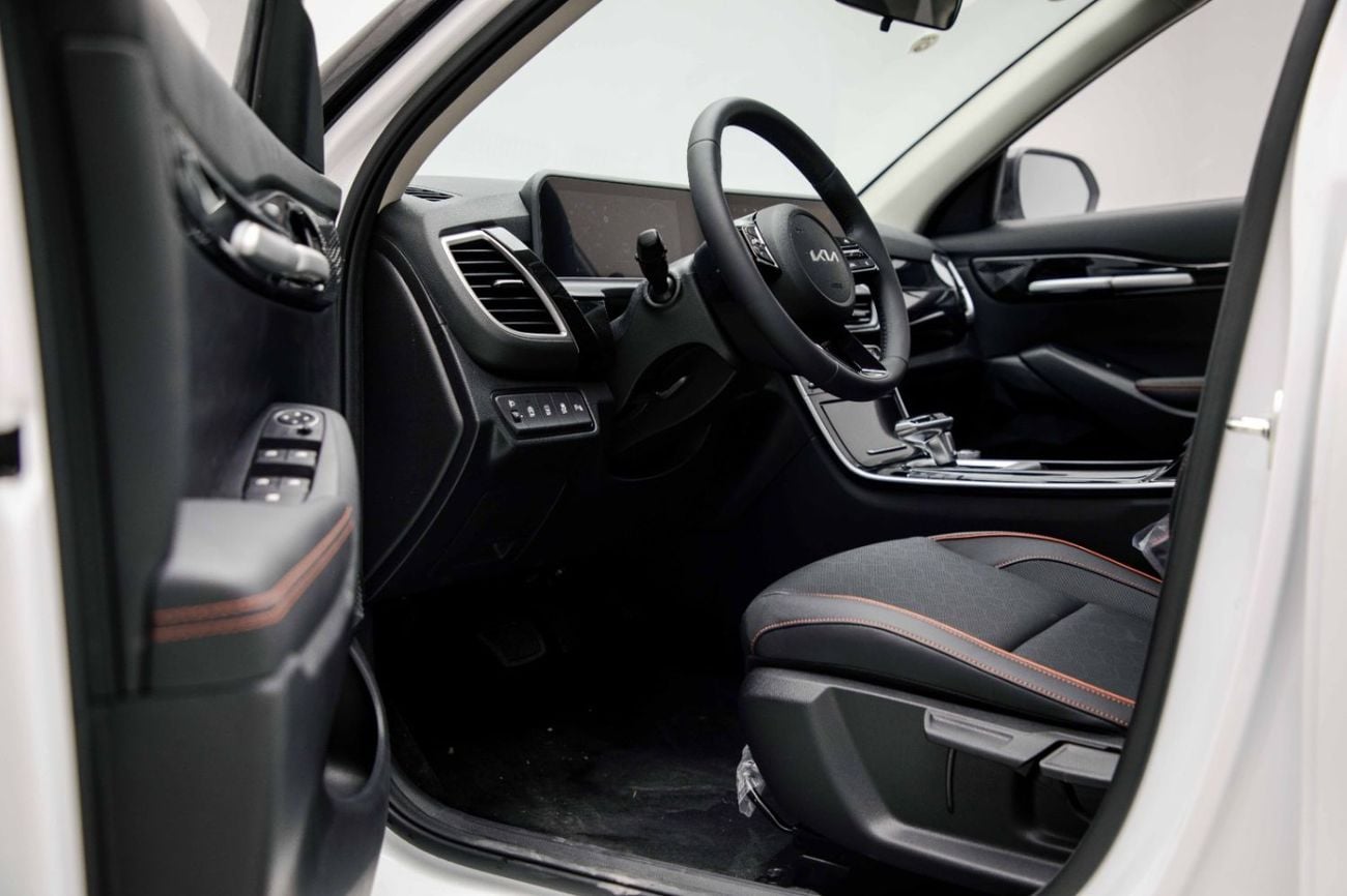 Kia Seltos 1.5 л 2025 г. Белый