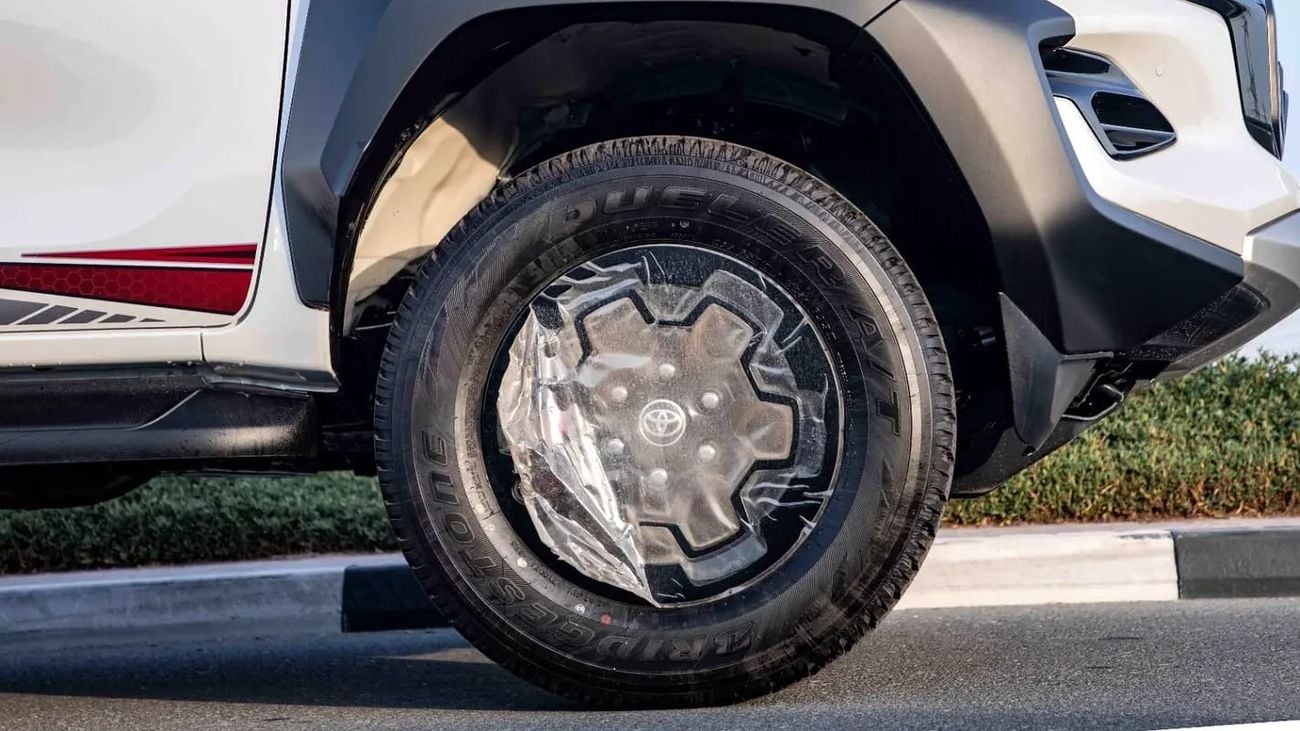 Toyota Hilux 4.0 л 2026 г. Белый