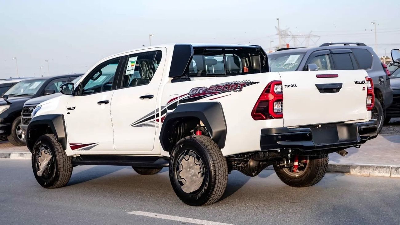 Toyota Hilux 4.0 л 2026 г. Белый