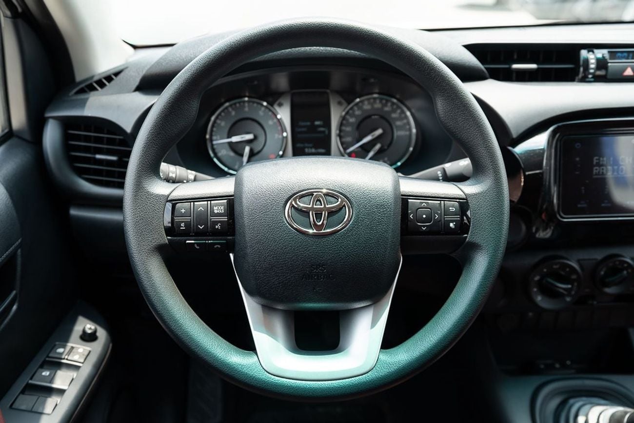 Toyota Hilux 2.7 л 2026 г. Белый