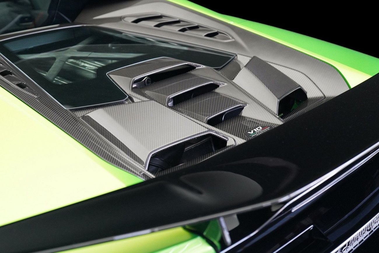 Lamborghini Huracan 5.2 л 2024 г. Зелёный, пробег 20 км