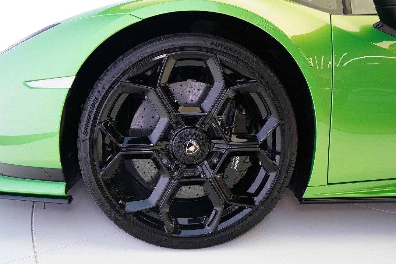 Lamborghini Huracan 5.2 л 2024 г. Зелёный, пробег 20 км