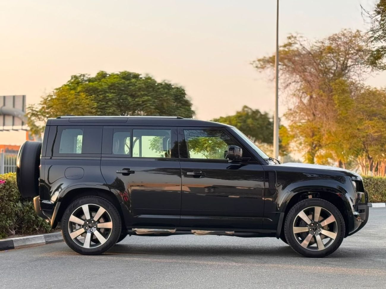Land Rover Defender 110 3.0 л 2026 г. Чёрный