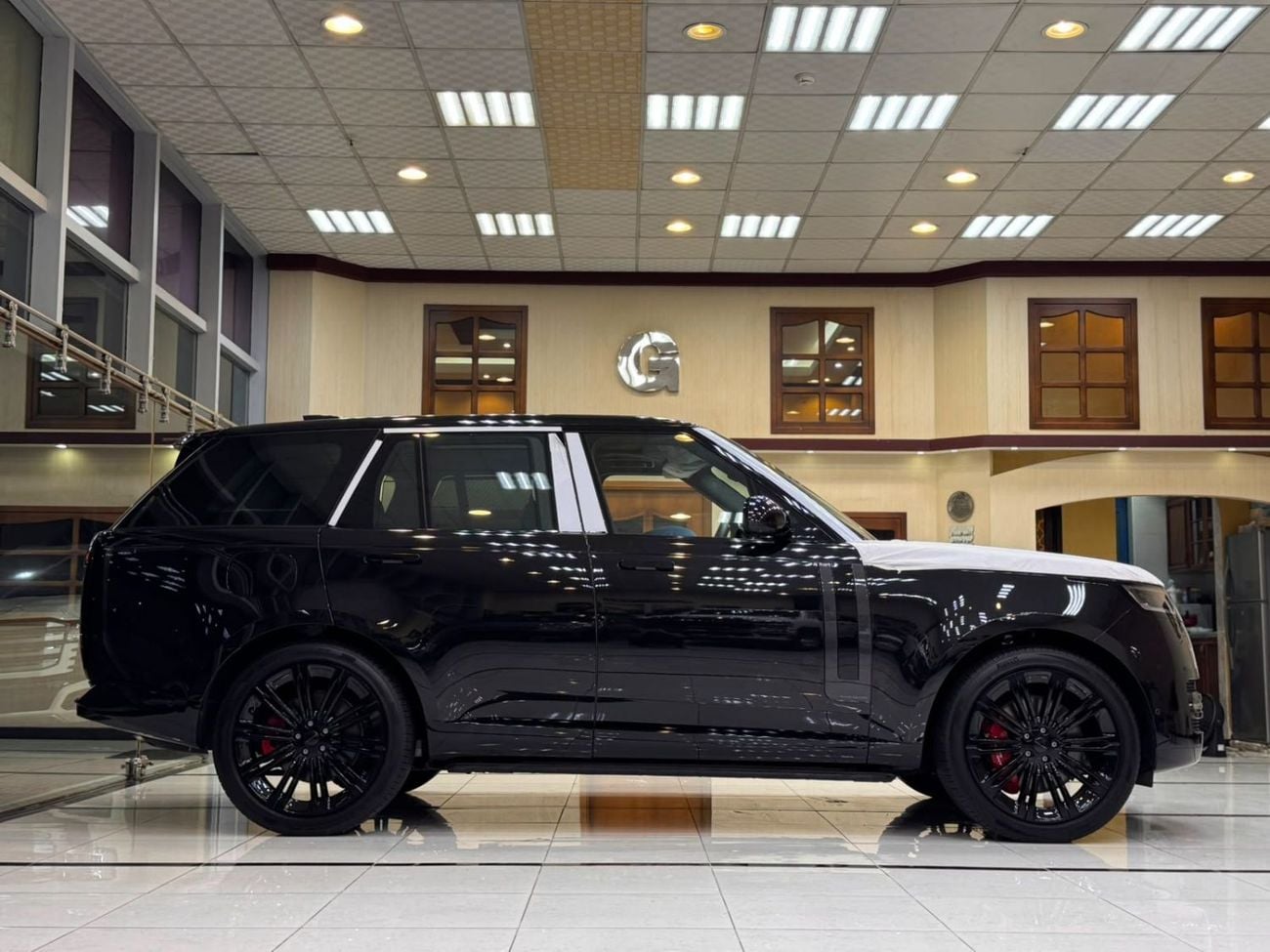 Land Rover Range Rover 4.4 л 2026 г. Чёрный