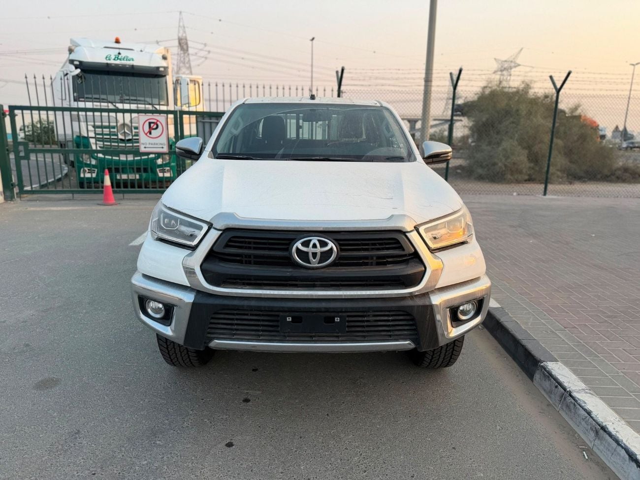 Toyota Hilux 2.7 л 2026 г. Белый