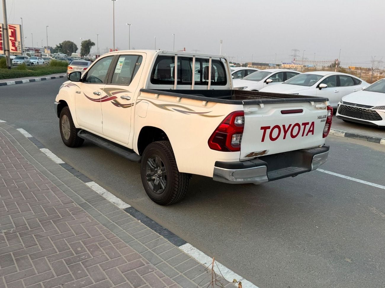 Toyota Hilux 2.7 л 2026 г. Белый